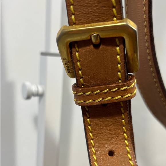 Alviero Martini Tan and Brown Shoulder Bag - Picture 4 of 11